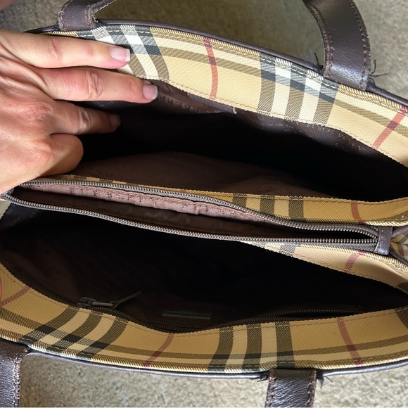 Burberry hand bag. - Picture 10 of 10